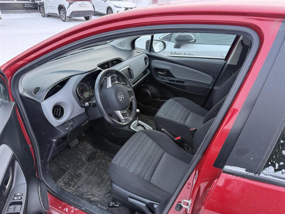 TOYOTA Yaris 2016