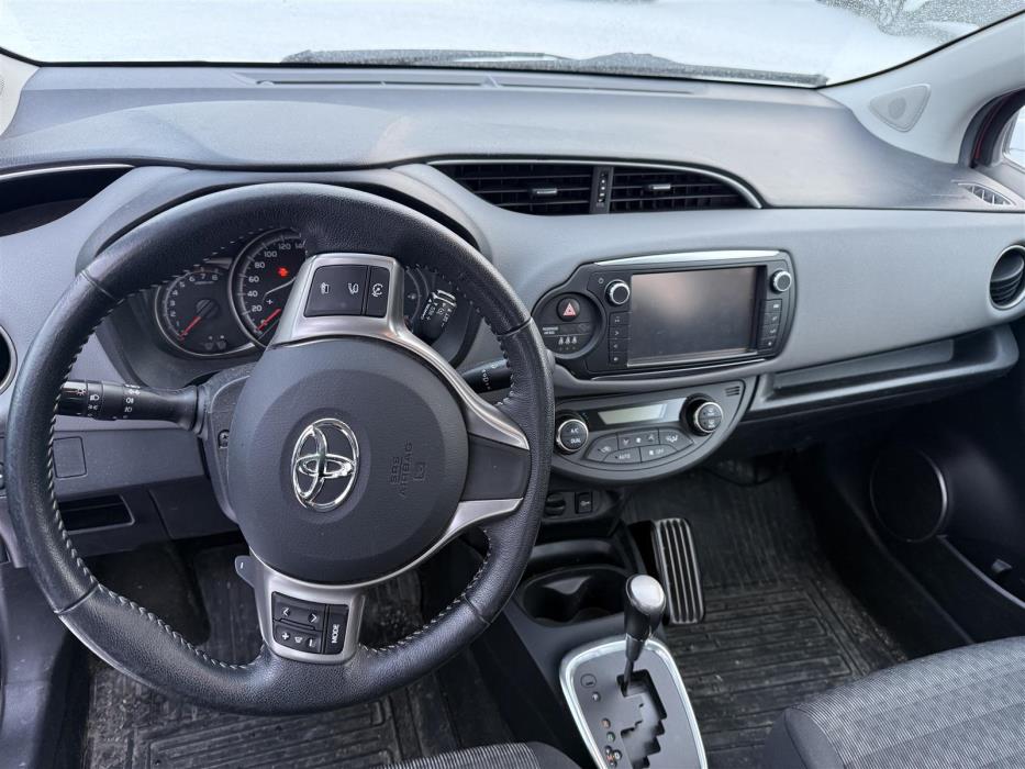 TOYOTA Yaris 2016