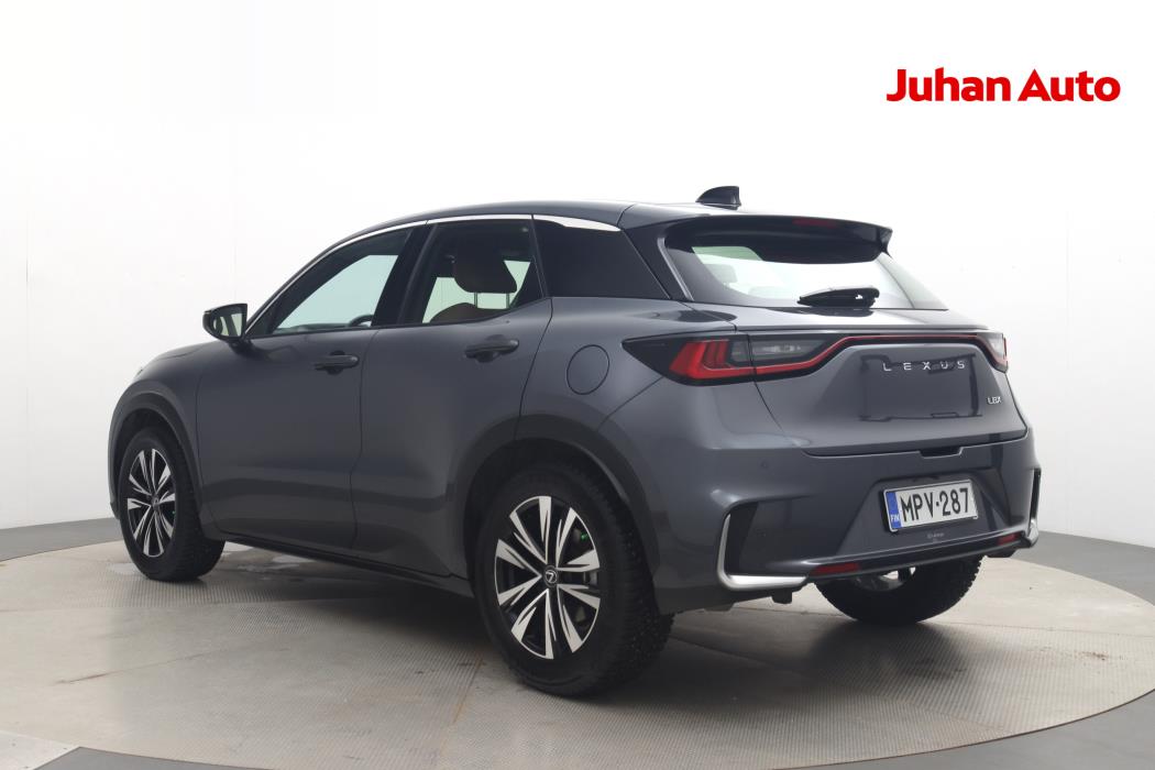 LEXUS LBX 2024