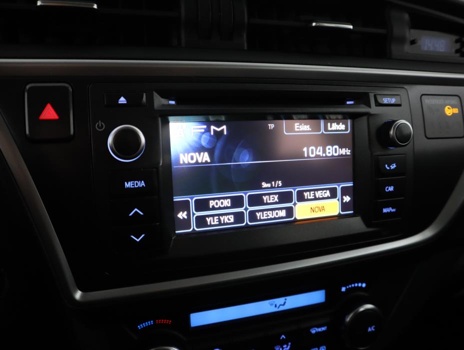 TOYOTA Auris 2013