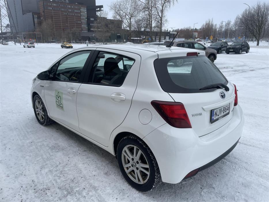 TOYOTA Yaris 2015