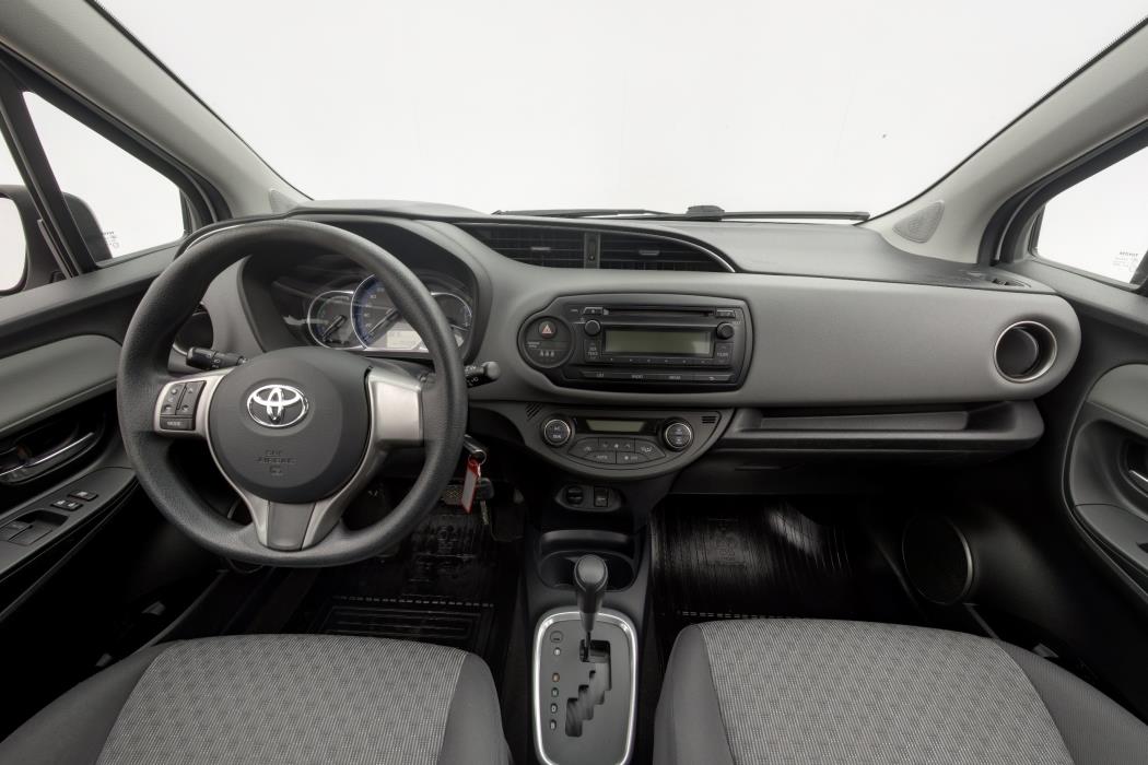 TOYOTA Yaris 2015