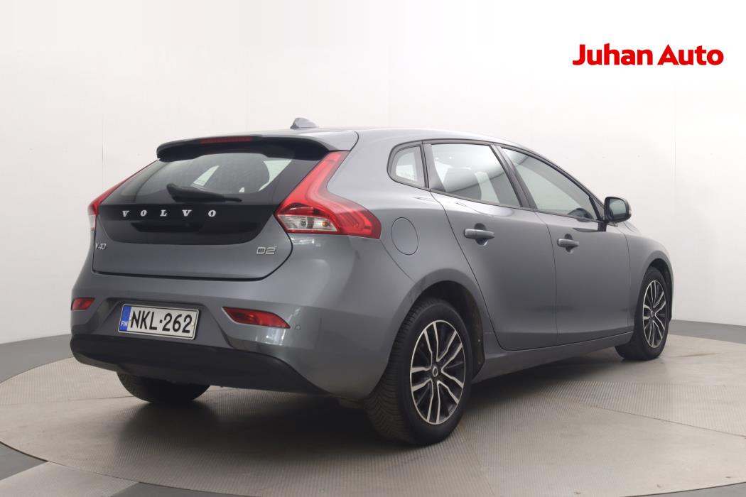 VOLVO V40 2016