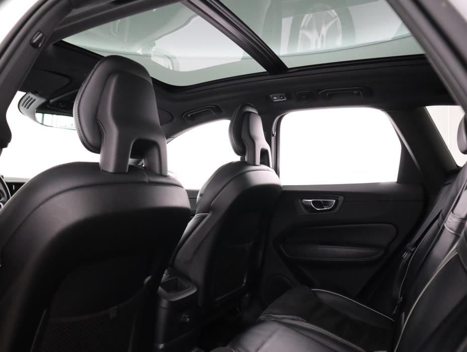 VOLVO XC60 2018