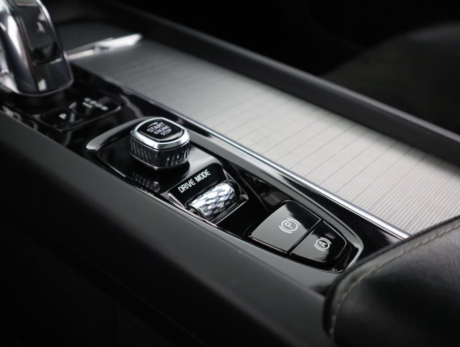 VOLVO XC60 2018