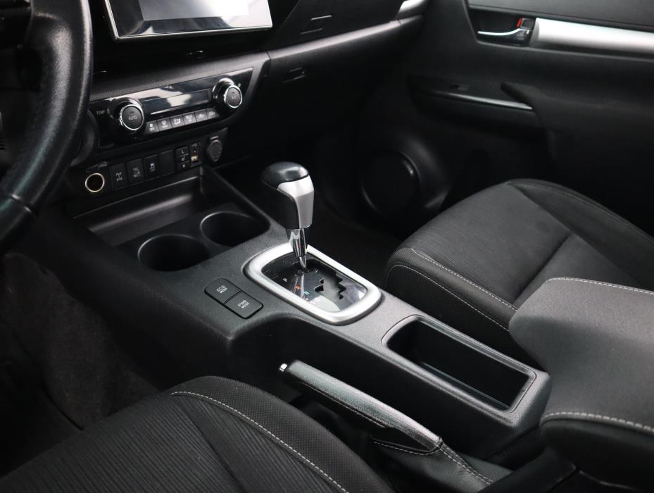 TOYOTA Hilux 2020