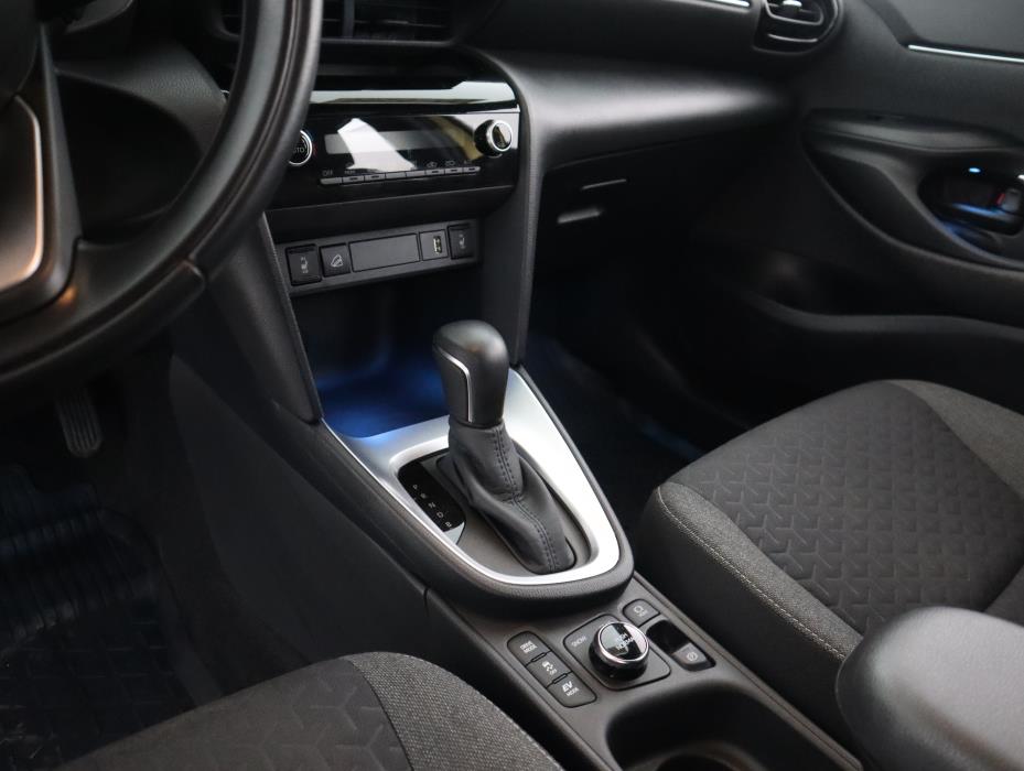 TOYOTA Yaris Cross 2021