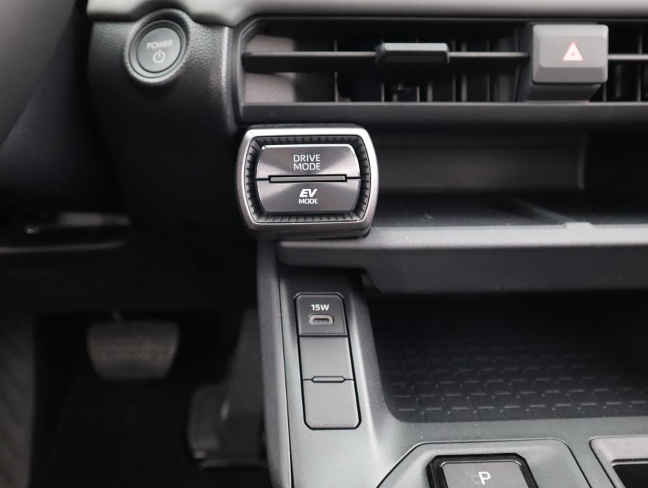 TOYOTA RAV4 2026
