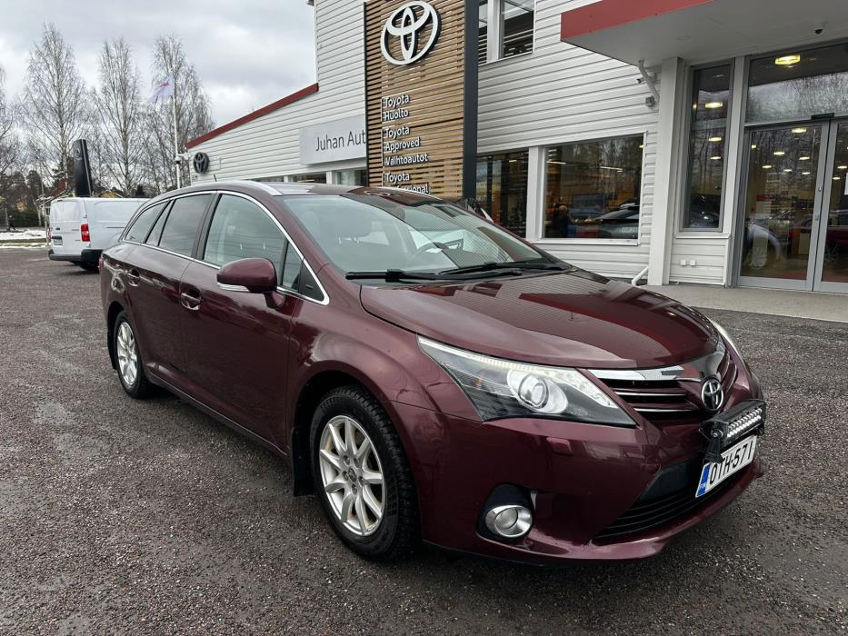 TOYOTA Avensis 2012
