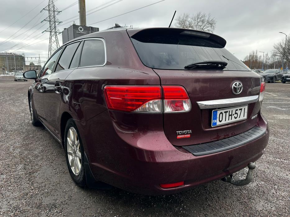 TOYOTA Avensis 2012