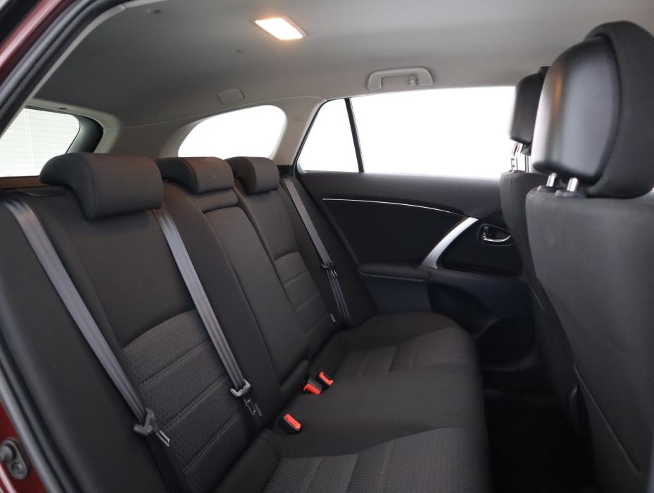 TOYOTA Avensis 2012