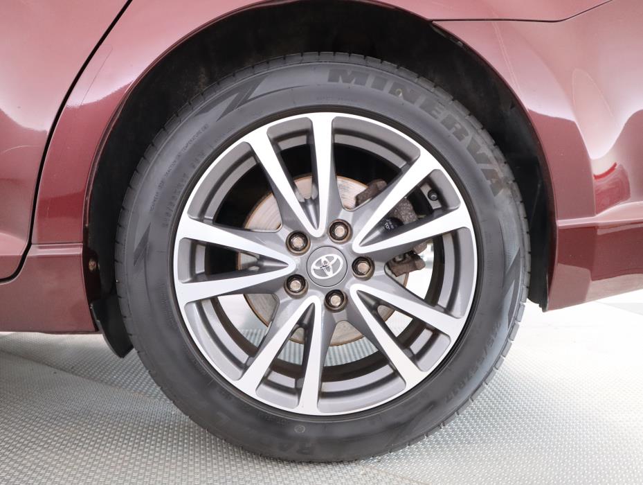 TOYOTA Avensis 2012
