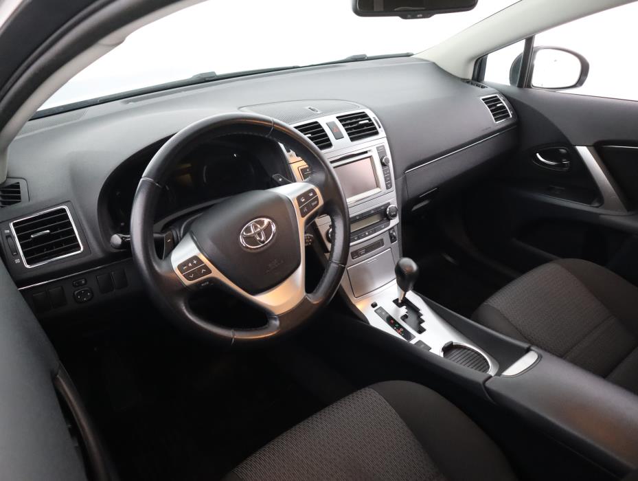 TOYOTA Avensis 2012