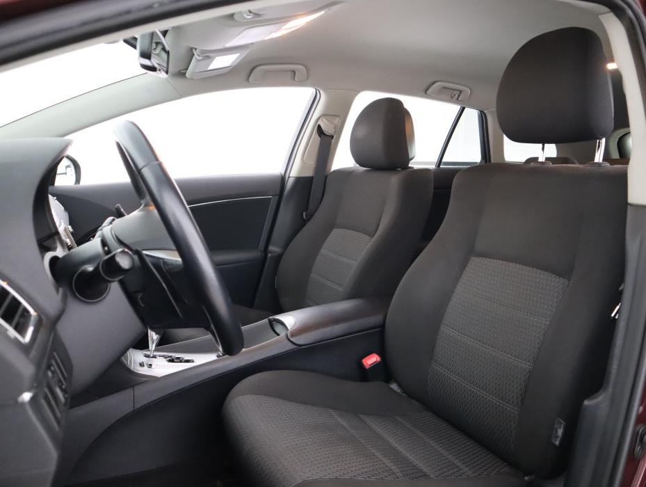 TOYOTA Avensis 2012