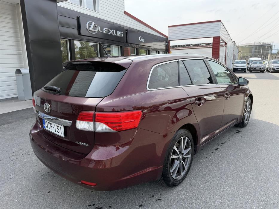 TOYOTA Avensis 2012