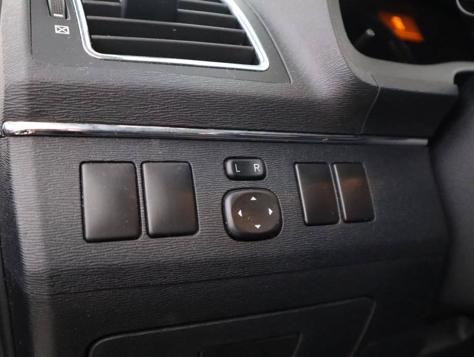 TOYOTA Avensis 2012