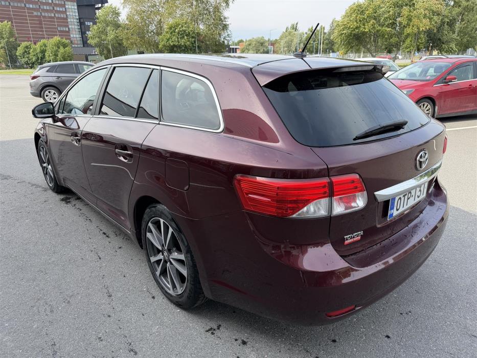 TOYOTA Avensis 2012