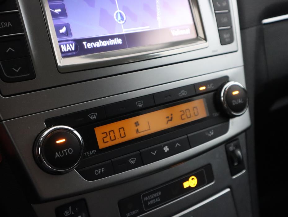 TOYOTA Avensis 2012