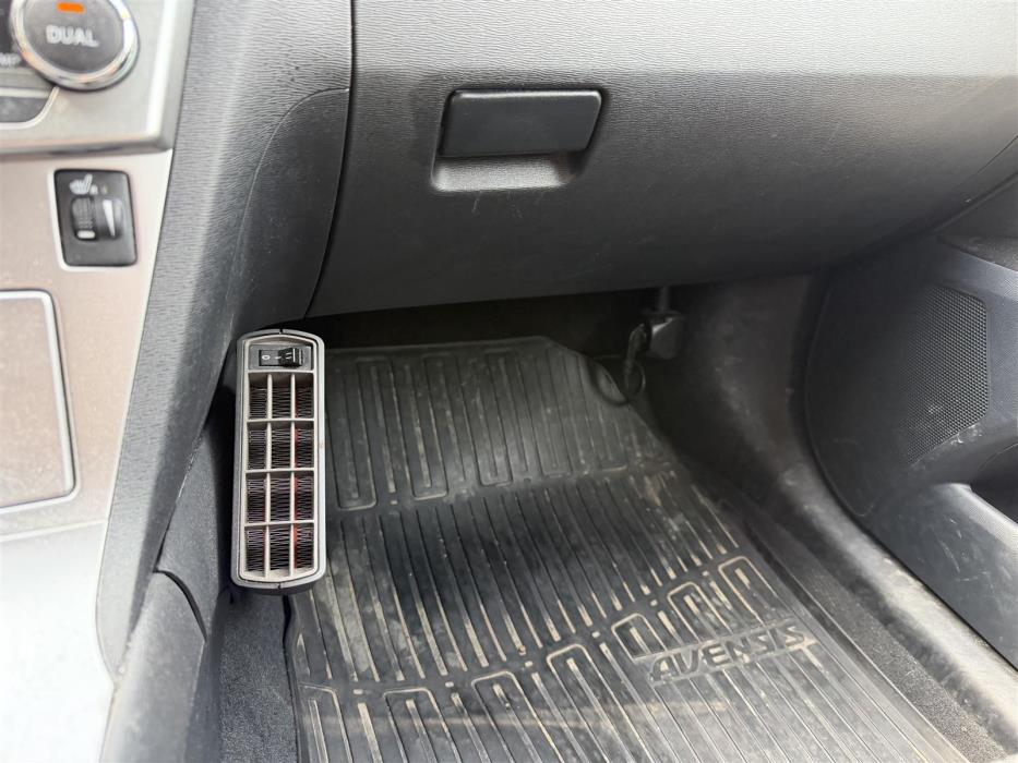 TOYOTA Avensis 2012
