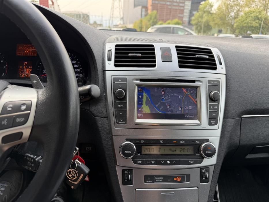TOYOTA Avensis 2012