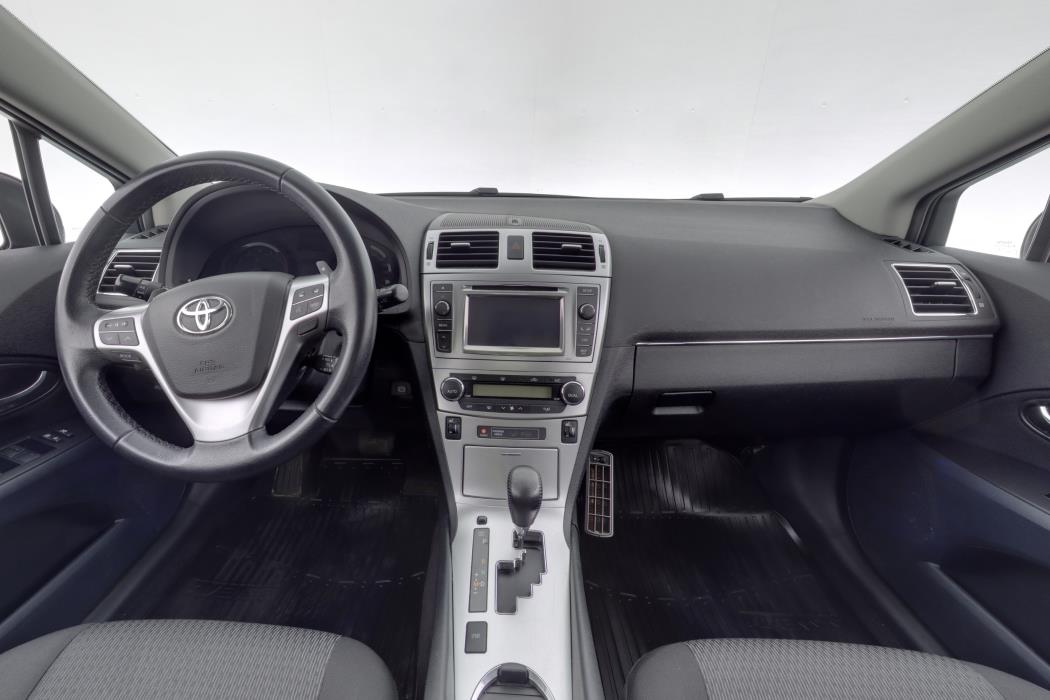 TOYOTA Avensis 2012