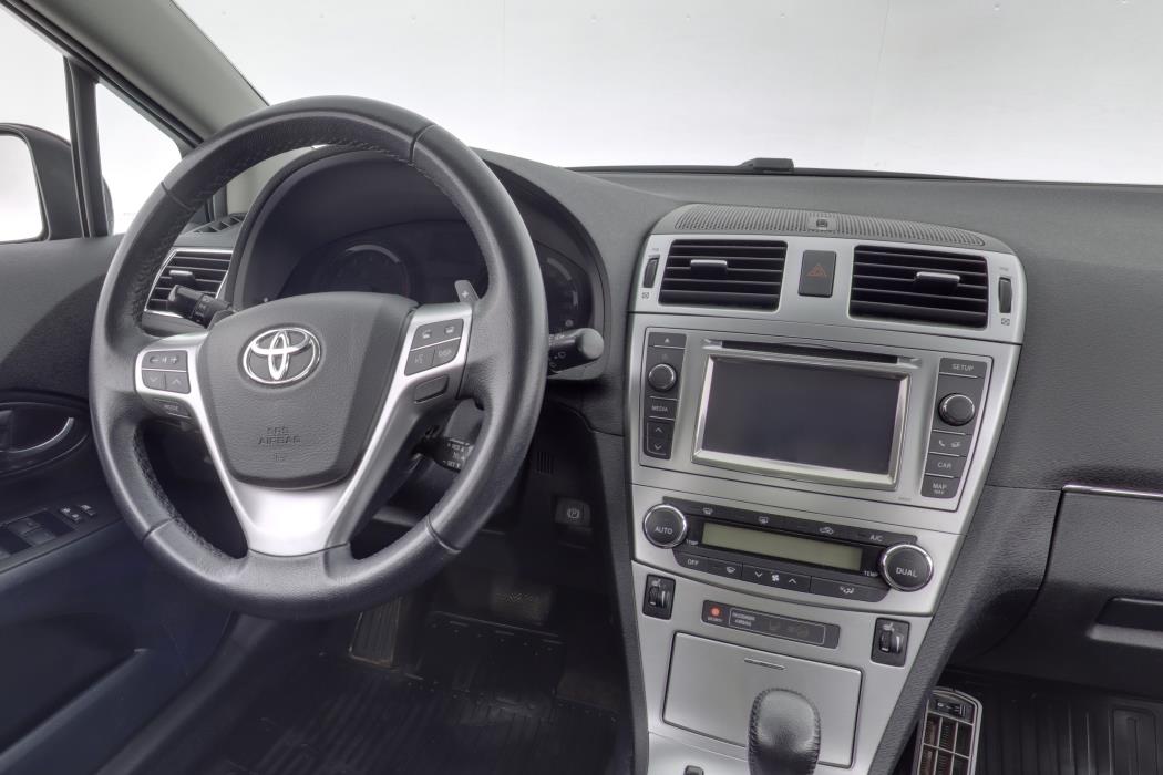 TOYOTA Avensis 2012