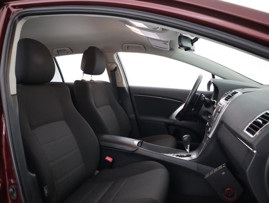 TOYOTA Avensis 2012