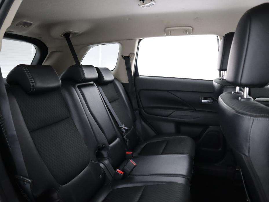 MITSUBISHI OUTLANDER 2015