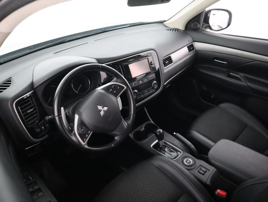MITSUBISHI OUTLANDER 2015