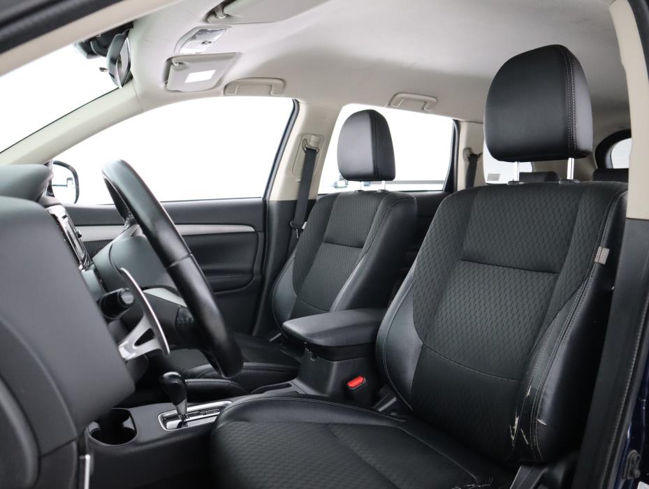 MITSUBISHI OUTLANDER 2015