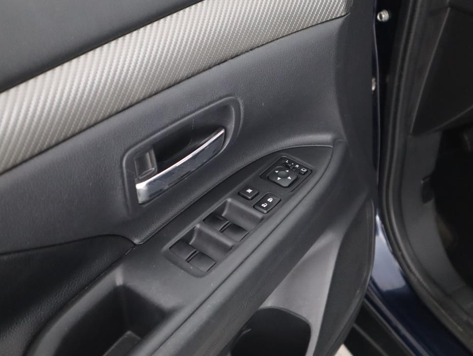 MITSUBISHI OUTLANDER 2015