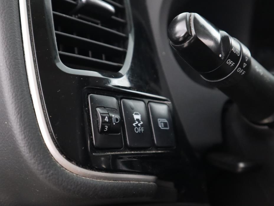 MITSUBISHI OUTLANDER 2015