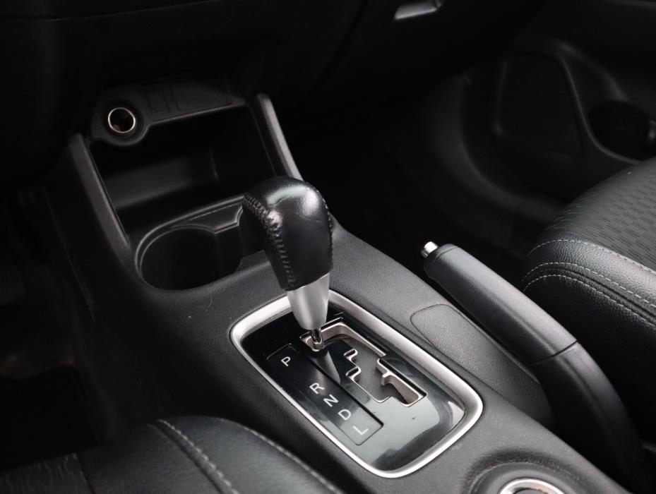 MITSUBISHI OUTLANDER 2015