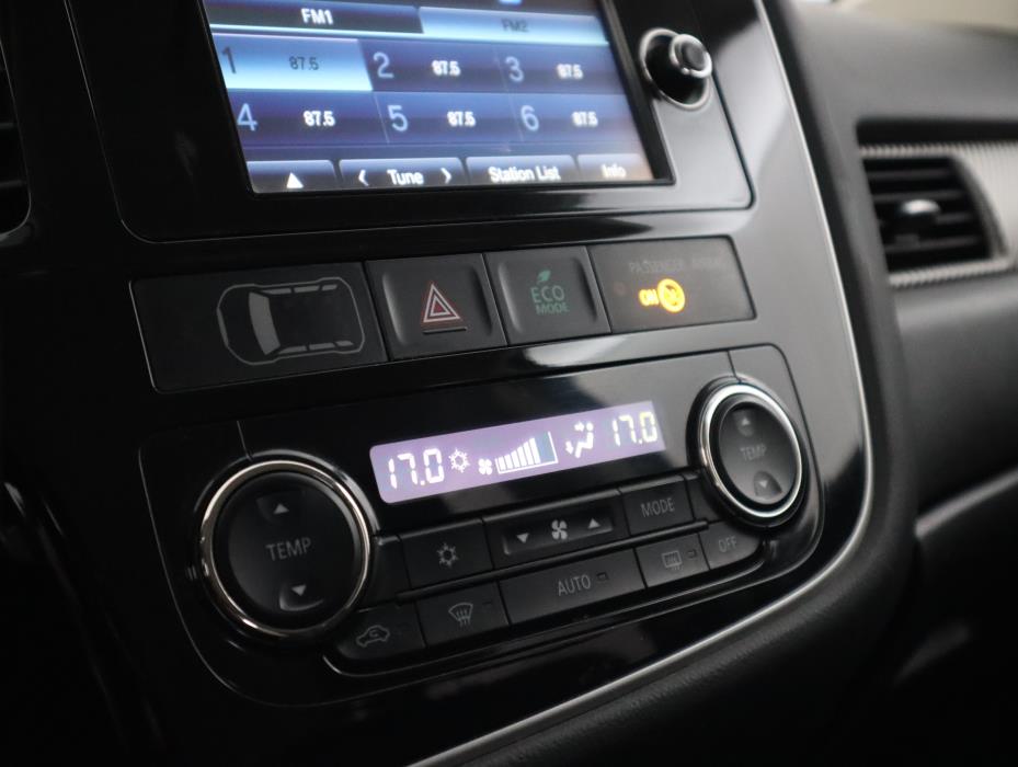 MITSUBISHI OUTLANDER 2015