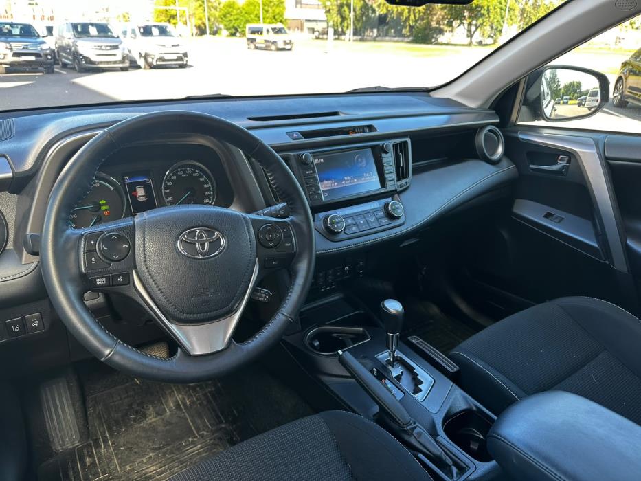 TOYOTA RAV4 2018