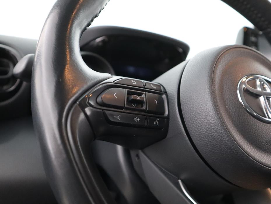 TOYOTA Yaris 2023