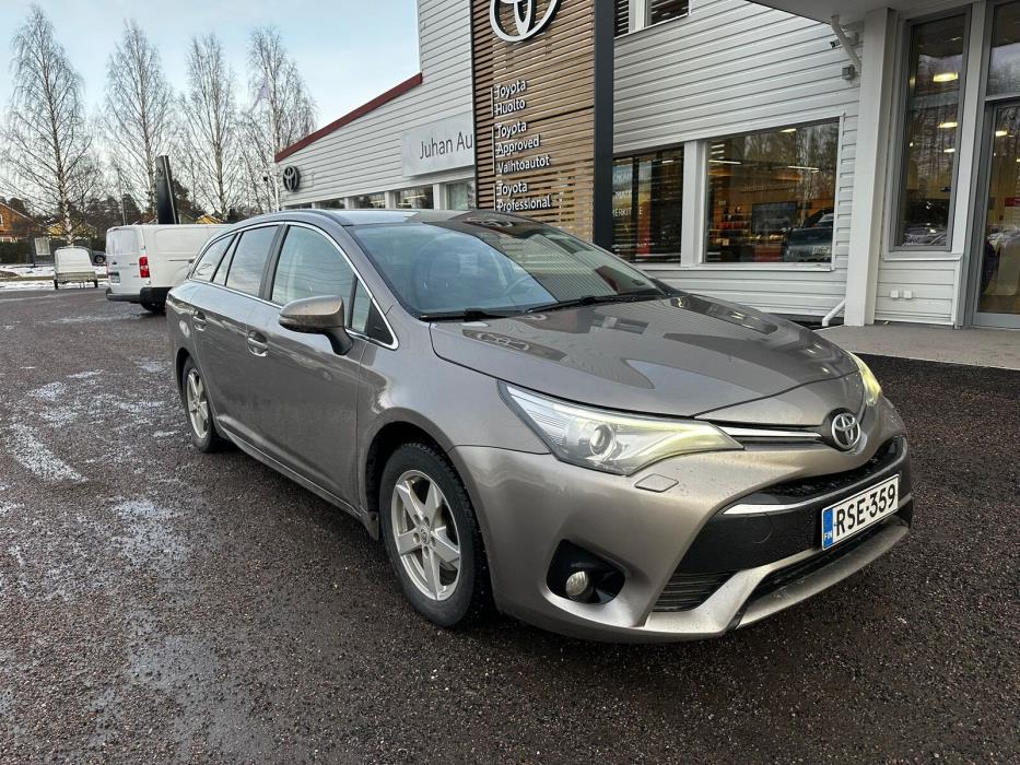 TOYOTA Avensis 2015