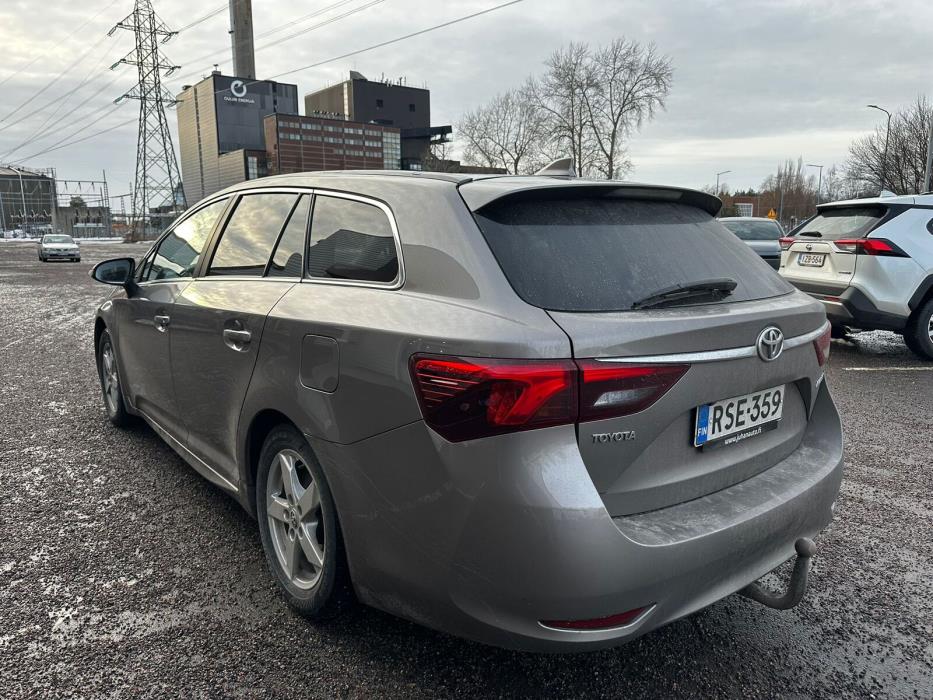 TOYOTA Avensis 2015