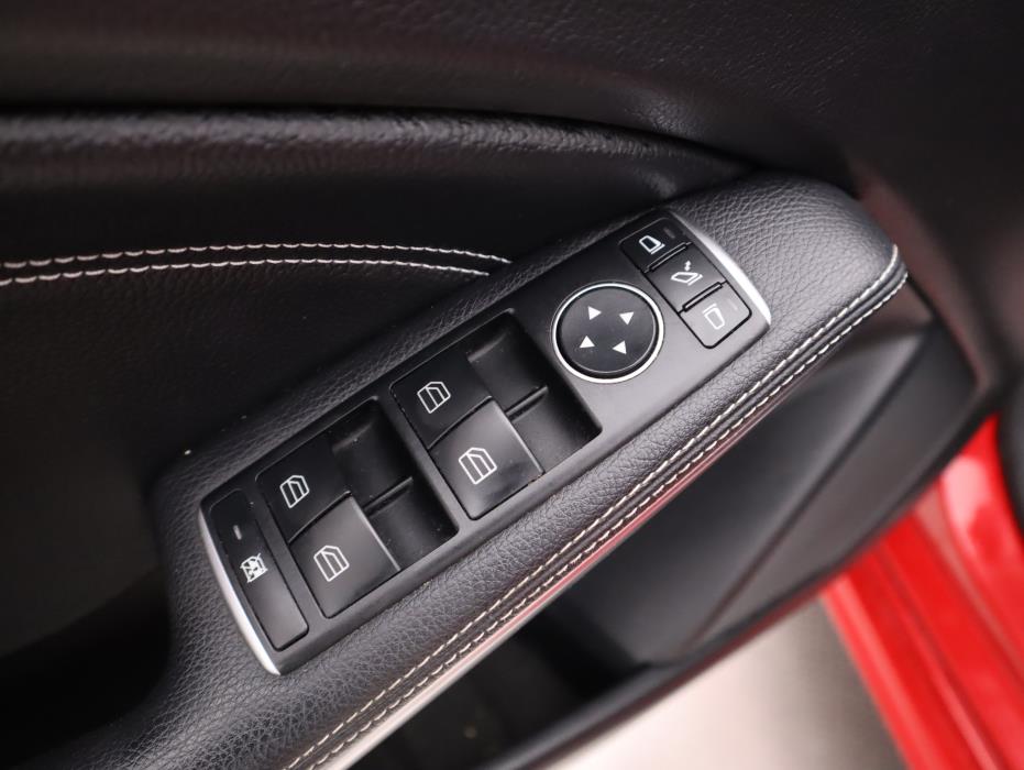 MERCEDES-BENZ A 2018