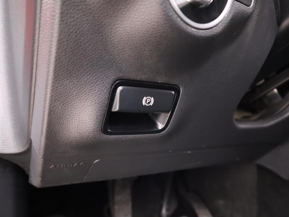 MERCEDES-BENZ A 2018