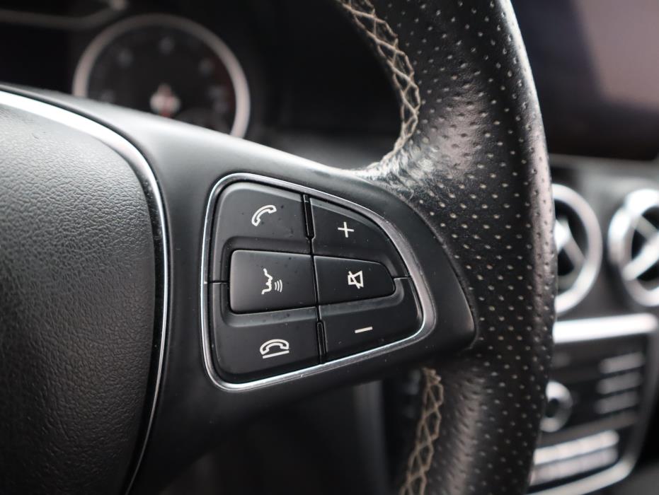 MERCEDES-BENZ A 2018