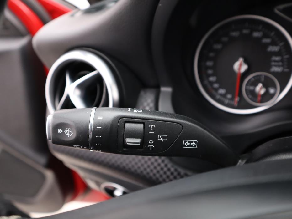 MERCEDES-BENZ A 2018