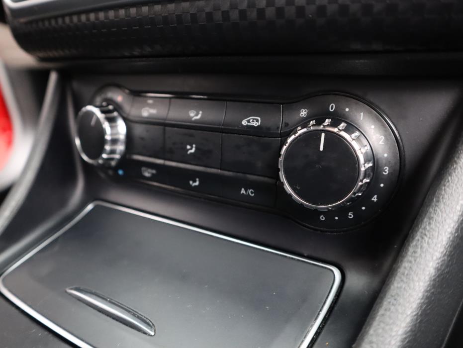 MERCEDES-BENZ A 2018