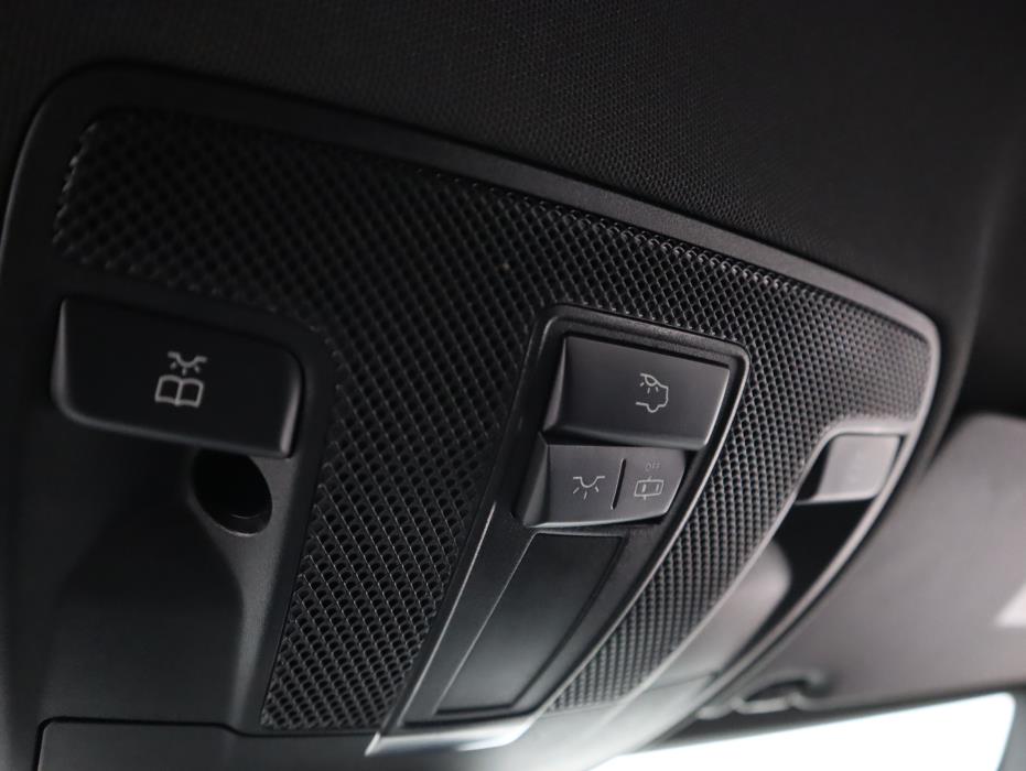 MERCEDES-BENZ A 2018