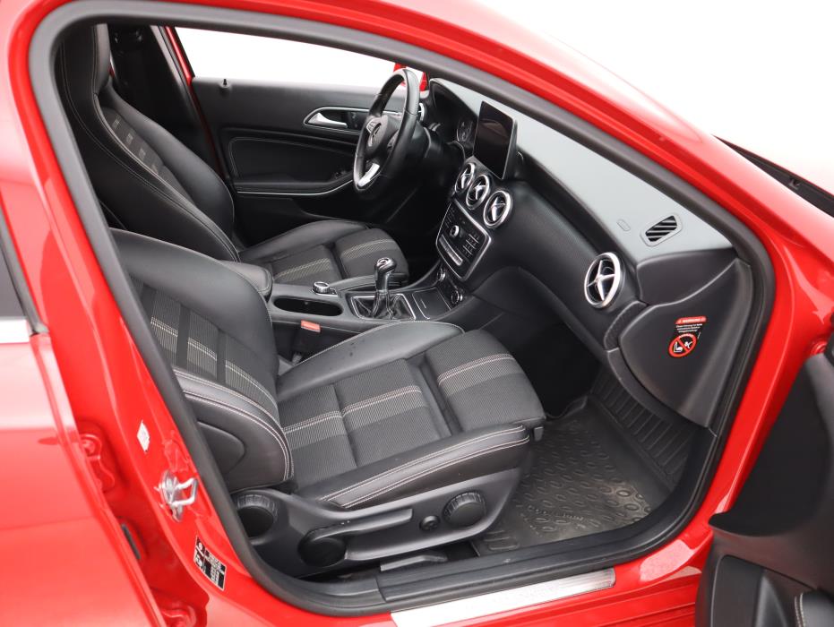 MERCEDES-BENZ A 2018