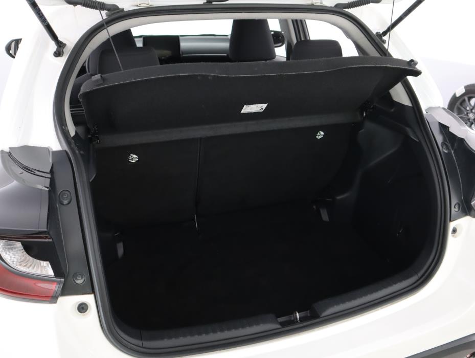 TOYOTA Yaris 2025