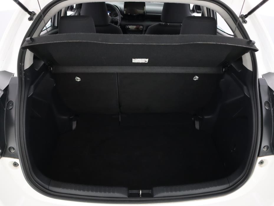 TOYOTA Yaris 2025
