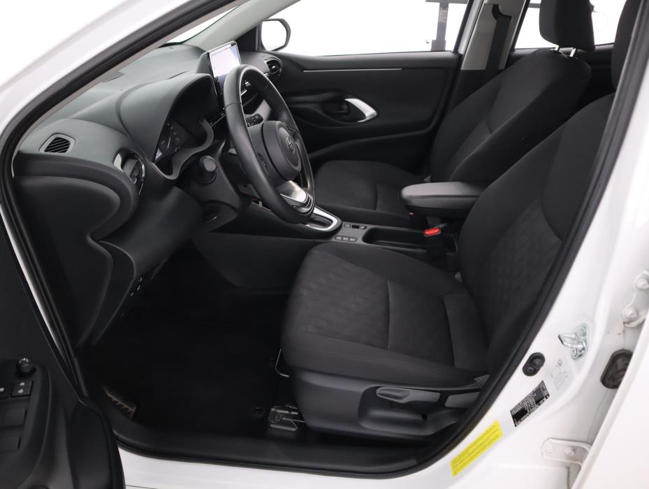 TOYOTA Yaris 2025
