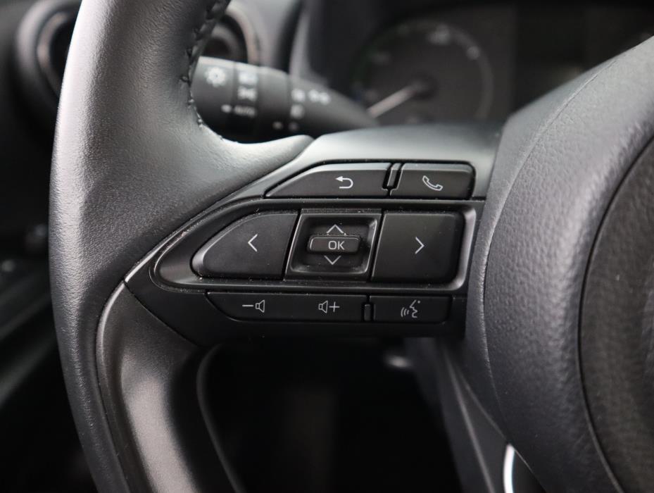 TOYOTA Yaris 2025