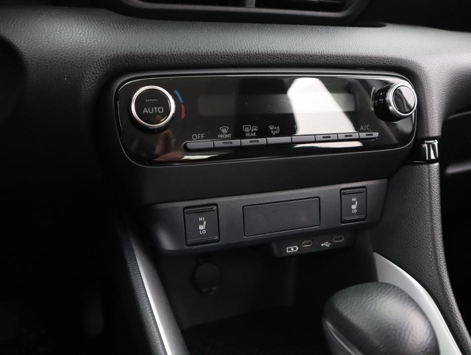 TOYOTA Yaris 2025